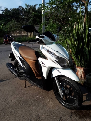 Honda Click 125 i ปี 2557 สีขาวดำ รุ่น idling stop (ล้อแม็กซ์แท้) ตัวท๊อปสุด รถสวยวิ๊ง