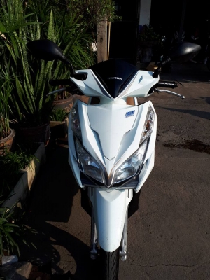 Honda Click 125 i ปี 2557 สีขาวดำ รุ่น idling stop (ล้อแม็กซ์แท้) ตัวท๊อปสุด รถสวยวิ๊ง Honda Click 125 i ปี 2557 สีขาวดำ รุ่น idling stop (ล้อแม็กซ์แท้) ตัวท๊อปสุด รถสวยวิ๊ง