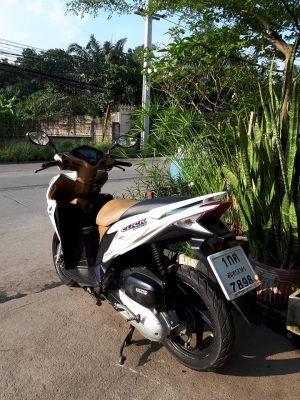 Honda Click 125 i ปี 2557 สีขาวดำ รุ่น idling stop (ล้อแม็กซ์แท้) ตัวท๊อปสุด รถสวยวิ๊ง
