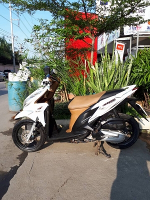 Honda Click 125 i ปี 2557 สีขาวดำ รุ่น idling stop (ล้อแม็กซ์แท้) ตัวท๊อปสุด รถสวยวิ๊ง