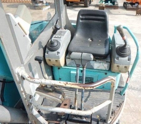 FROM JAPANรถขุดKOBELCO SK30UR-2 /เครื่องยนต์YANMAR 3TNE84 -3สูบ(เครื่องดำ)/คอนโทรลน้ำมัน/ปั๊มนิ้ว/ ร