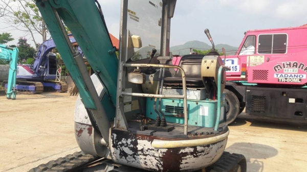 FROM JAPANรถขุดKOBELCO SK30UR-2 /เครื่องยนต์YANMAR 3TNE84 -3สูบ(เครื่องดำ)/คอนโทรลน้ำมัน/ปั๊มนิ้ว/ ร