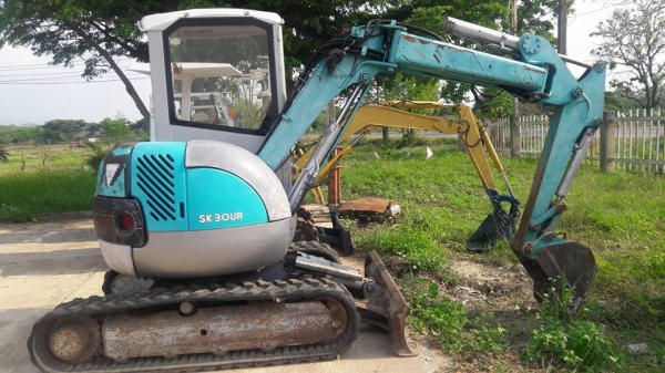 FROM JAPANรถขุดKOBELCO SK30UR-2 /เครื่องยนต์YANMAR 3TNE84 -3สูบ(เครื่องดำ)/คอนโทรลน้ำมัน/ปั๊มนิ้ว/ ร
