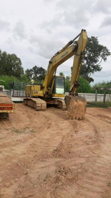 ขาย 795,000 KOMATSU pc 200-6 JAPAN S/N 97437 สูง เครื่อง KOMATSU ช่วงล่างเต็ม ไฟฟ้าครบ   ทุกรบบพร้อมใช้งาน โซ่เต็ม บู๊ชสลักทุกจุดแน่นทุกจุด เอกสารเล่มทะเบียน รถอยู่ บุรีรัมย์ 090-772-3710 090-772-3708