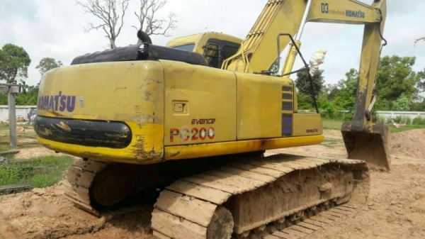 ขาย 795,000 KOMATSU pc 200-6 JAPAN S/N 97437 สูง เครื่อง KOMATSU ช่วงล่างเต็ม ไฟฟ้าครบ   ทุกรบบพร้อมใช้งาน โซ่เต็ม บู๊ชสลักทุกจุดแน่นทุกจุด เอกสารเล่มทะเบียน รถอยู่ บุรีรัมย์ 090-772-3710 090-772-3708