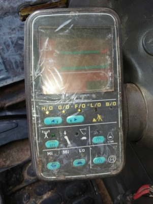 ขาย 795,000 KOMATSU pc 200-6 JAPAN S/N 97437 สูง เครื่อง KOMATSU ช่วงล่างเต็ม ไฟฟ้าครบ   ทุกรบบพร้อมใช้งาน โซ่เต็ม บู๊ชสลักทุกจุดแน่นทุกจุด เอกสารเล่มทะเบียน รถอยู่ บุรีรัมย์ 090-772-3710 090-772-3708