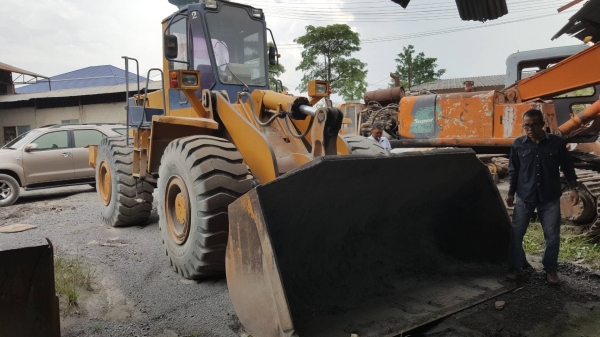 ขาย รถตัก KOMATSU WA400-1 สภาพดีพร้อมใช้งาน เครื่องดี เกียร์ดี ระบบไฮดรอริคใช้งานได้ดี ยางเต็ม เอกสารใบซื้อขาย