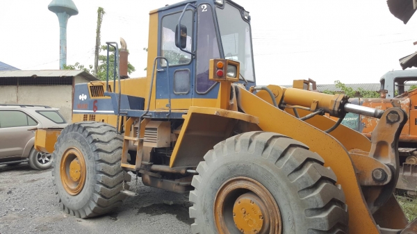 ขาย รถตัก KOMATSU WA400-1 สภาพดีพร้อมใช้งาน เครื่องดี เกียร์ดี ระบบไฮดรอริคใช้งานได้ดี ยางเต็ม เอกสารใบซื้อขาย