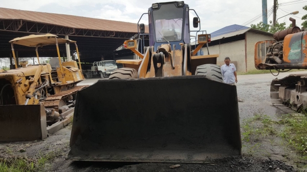 ขาย รถตัก KOMATSU WA400-1 สภาพดีพร้อมใช้งาน เครื่องดี เกียร์ดี ระบบไฮดรอริคใช้งานได้ดี ยางเต็ม เอกสารใบซื้อขาย
