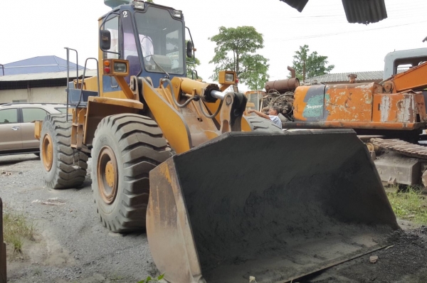 ขาย รถตัก KOMATSU WA400-1 สภาพดีพร้อมใช้งาน เครื่องดี เกียร์ดี ระบบไฮดรอริคใช้งานได้ดี ยางเต็ม เอกสารใบซื้อขาย