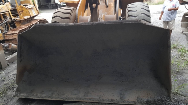 ขาย รถตัก KOMATSU WA400-1 สภาพดีพร้อมใช้งาน เครื่องดี เกียร์ดี ระบบไฮดรอริคใช้งานได้ดี ยางเต็ม เอกสารใบซื้อขาย