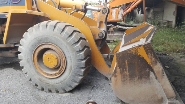 ขาย รถตัก KOMATSU WA400-1 สภาพดีพร้อมใช้งาน เครื่องดี เกียร์ดี ระบบไฮดรอริคใช้งานได้ดี ยางเต็ม เอกสารใบซื้อขาย