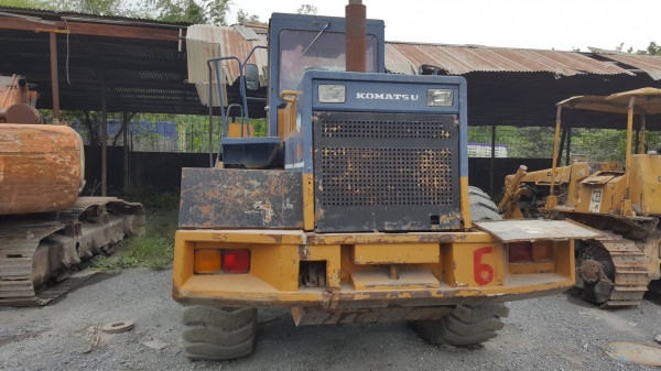 ขาย รถตัก KOMATSU WA400-1 สภาพดีพร้อมใช้งาน เครื่องดี เกียร์ดี ระบบไฮดรอริคใช้งานได้ดี ยางเต็ม เอกสารใบซื้อขาย