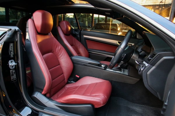 ขาย BENZ E200 CGI COUPE ปี 2012 สีดำ รถมือเดียวป้ายแดง