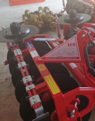 ขาย ยันม่า 45 แรง อุปกรใบดันดิน+ผาน6LCSใหม่ พร้อมลุยงานได้เรยครับ ขาย ยันม่า 45 แรง อุปกรใบดันดิน+ผาน6LCSใหม่ พร้อมลุยงานได้เรยครับ