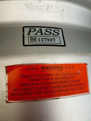 ขายล้อ MICKEY THOMPSON CLASSIC 2 ขอบ 16x8 ลบ 20 มือสองสวยๆ