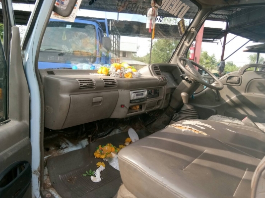 ขาย 6ล้อ isuzu 110 Nkr รถห้างเเท้ ปี 38 ยาว 4.3 เมตร แอร์ครบ