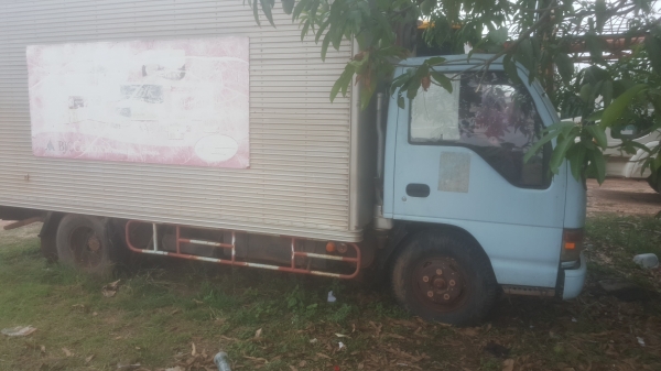 ขาย 6ล้อ isuzu 110 Nkr รถห้างเเท้ ปี 38 ยาว 4.3 เมตร แอร์ครบ ขาย 6ล้อ isuzu 110 Nkr รถห้างเเท้ ปี 38 ยาว 4.3 เมตร แอร์ครบ