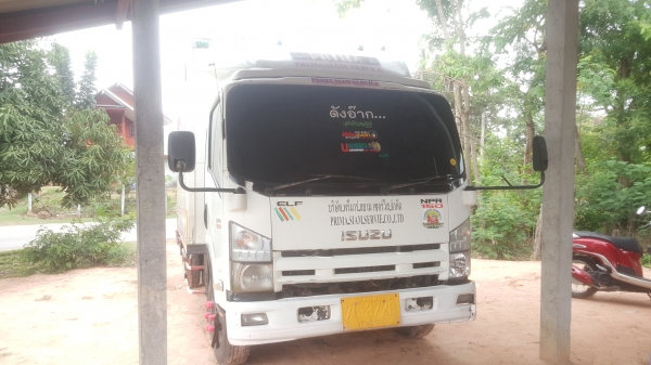 ขาย 6 ล้อisuzu NPR 150 เเรงม้า ปี 56 ยาว 5 เมตร ตู้ 3 บาน