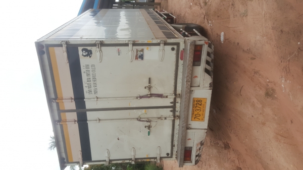 ขาย 6 ล้อisuzu NPR 150 เเรงม้า ปี 56 ยาว 5 เมตร ตู้ 3 บาน