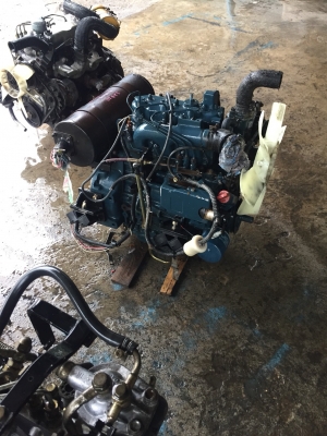 ขายเครื่องแบ็คโฮ ยี่ห้อ คูโบต้า ขนาด 3สูบ รุ่น D1402 สำหรับใส่แบ็คโฮ PC30 หรือรถไถนั่งขับ สภาพสวยมากๆ