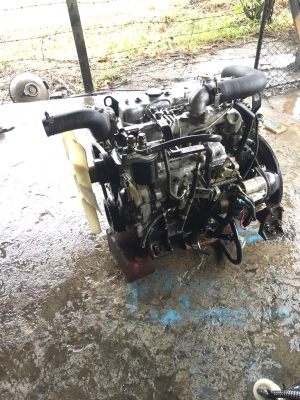 ขายเครื่องแบ็คโฮ PC60 ยี่ห้อ ISUZU รุ่น 4JB1 สำหรับใส่แบ็คโฮ KOBELCO (โกเบ) SK60 หรือ SUMITOMO สภาพสวยมาก