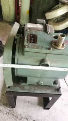 3,000 บ.โทร 083-2000058 LINE ID: line832923 ROTARY OIL VACUUM PUMP ยี่ห้อ SHIMADZU จากญี่ปุ่น โครงสร