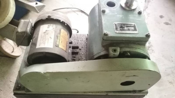 3,000 บ.โทร 083-2000058 LINE ID: line832923 ROTARY OIL VACUUM PUMP ยี่ห้อ SHIMADZU จากญี่ปุ่น โครงสร