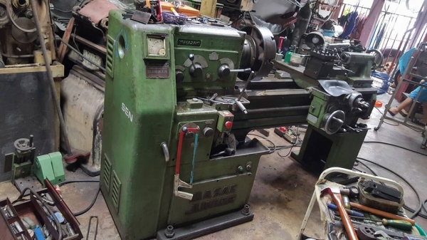 ขายครับขาย เครื่องกลึง 6 ฟุต 3 เพลา ญี่ปุ่น มาพร้อมชุดกลึงเรียว มีสามจับ และสี่จับพร้อม เงียบทุกเกียร์ สภาพใช้งานอยู่ 78000 บาท 0814583376 เอก ปทุม ขายครับขาย เครื่องกลึง 6 ฟุต 3 เพลา ญี่ปุ่น มาพร้อมชุดกลึงเรียว มีสามจับ และสี่จับพร้อม เงียบทุกเกียร์ สภาพใช้งานอยู่ 78000 บาท 0814583376 เอก ปทุม