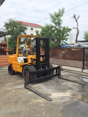 ขายรถยกโฟร์คลิฟท์toyota ดีเซล 4ตัน ยกตู้คอนเทนเนอร์