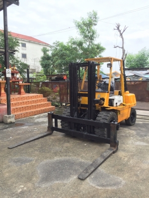 ขายรถยกโฟร์คลิฟท์toyota ดีเซล 4ตัน ยกตู้คอนเทนเนอร์