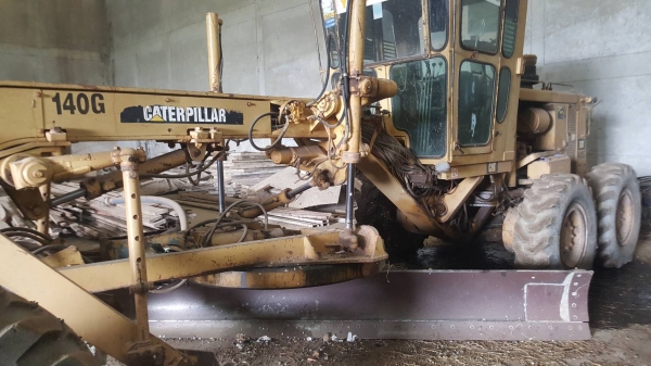 ขาย รถเกรด CAT 140G 72V สภาพเก่าเก็บไม่ค่อยได้ใช้งาน เครื่องดี เกียร์ดี เอกสารเล่มทะเบียนครบ