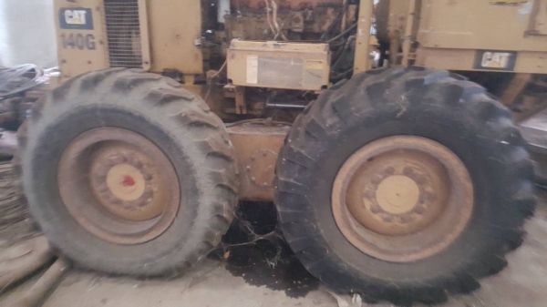 ขาย รถเกรด CAT 140G 72V สภาพเก่าเก็บไม่ค่อยได้ใช้งาน เครื่องดี เกียร์ดี เอกสารเล่มทะเบียนครบ