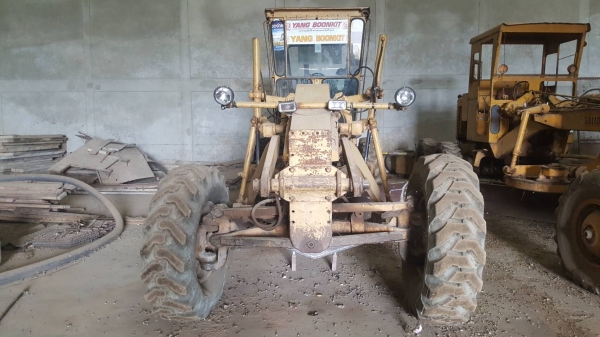 ขาย รถเกรด CAT 140G 72V สภาพเก่าเก็บไม่ค่อยได้ใช้งาน เครื่องดี เกียร์ดี เอกสารเล่มทะเบียนครบ