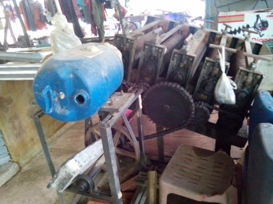 ขายอุปกรณ์ทำยางทัุ้งหมด 20กง ชั่ง2คัน จักรีดยางอุปกรณ์ครบชุด  เจ้าของหยุดกิจการ