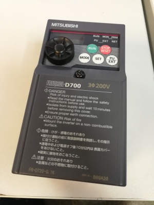 อินเวอร์เตอร์0.1k เข้า220vออก3เฟส