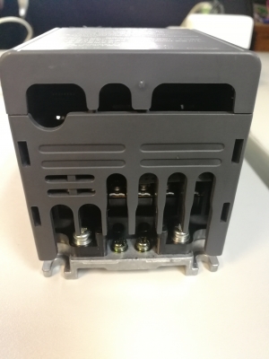 อินเวอร์เตอร์0.1k เข้า220vออก3เฟส