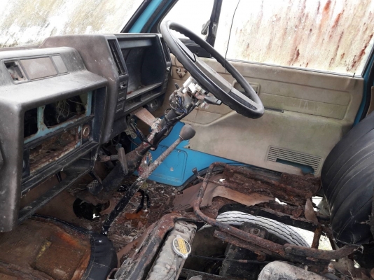 ขาย 6ล้อ isuzu NKR 110แรง ใส่เครื่อง115 ไม่มีเล่ม