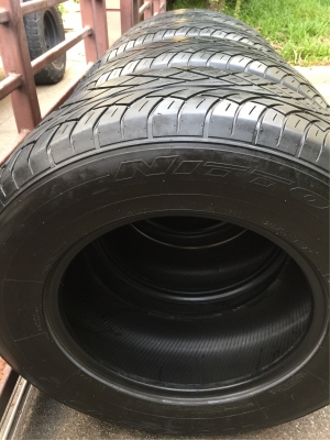ยาง Nitto 420S 265 65 17 ปลายปี15 ดอกเต็ม ไม่มีปะ ใช้ยาว ราคาไม่แพง
