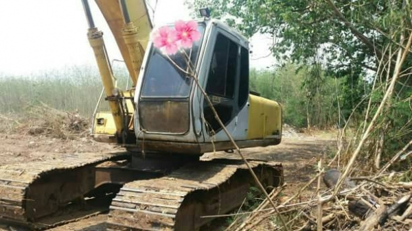 SUMITOMO สุมิโตโม่ SH. 200 A1 ราคา 590,000 เพรชบูรณ์ SUMITOMO สุมิโตโม่ SH. 200 A1 ราคา 590,000 เพรชบูรณ์