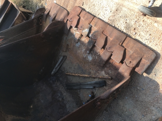 ขายปุ้งกี๋ แม็คโค 200 เก่านอกมีอีกรายขนาดครับ.