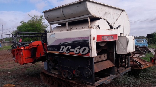 ขายรถเกี่ยวข้าวช ขายรถเกี่ยวข้าวช