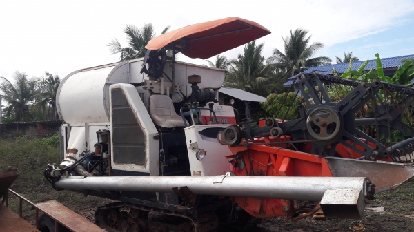 ขายรถเกี่ยวข้าวช ขายรถเกี่ยวข้าวช