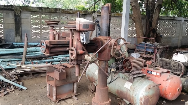 สว่านแขนแดง