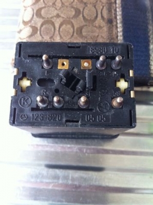 สวิทช์ไฟฉุกเฉินเบนซ์ w123 แท้ สวิทช์ไฟฉุกเฉินเบนซ์ w123 แท้