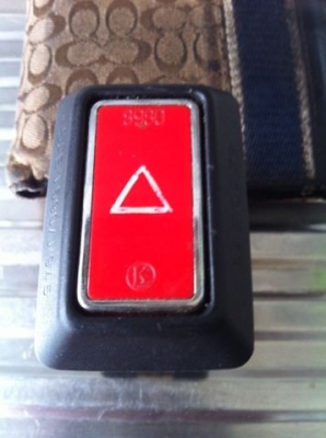 สวิทช์ไฟฉุกเฉินเบนซ์ w123 แท้