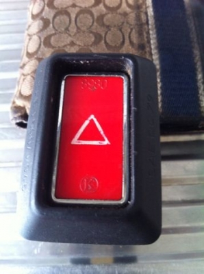 สวิทช์ไฟฉุกเฉินเบนซ์ w123 แท้ สวิทช์ไฟฉุกเฉินเบนซ์ w123 แท้