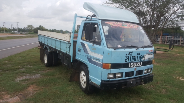 ขาย 6 ล้อ isuzi NKR 110 เเรงม้า รถห้างเเท้ ยาว 4.3 เมตร สะภาพ 1 ใน100 คัน