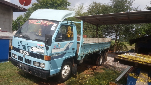 ขาย 6 ล้อ isuzi NKR 110 เเรงม้า รถห้างเเท้ ยาว 4.3 เมตร สะภาพ 1 ใน100 คัน