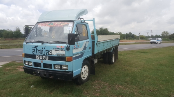 ขาย 6 ล้อ isuzi NKR 110 เเรงม้า รถห้างเเท้ ยาว 4.3 เมตร สะภาพ 1 ใน100 คัน